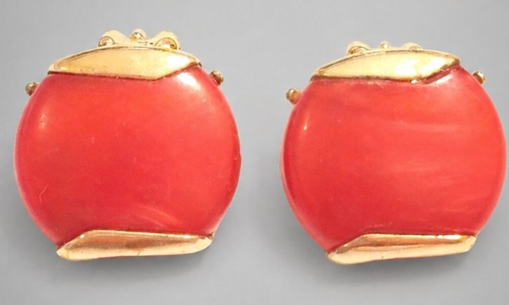 Vintage Red Thermoset Lucite Clip-On Earrings 3/4" Round Gold-tone rc-13